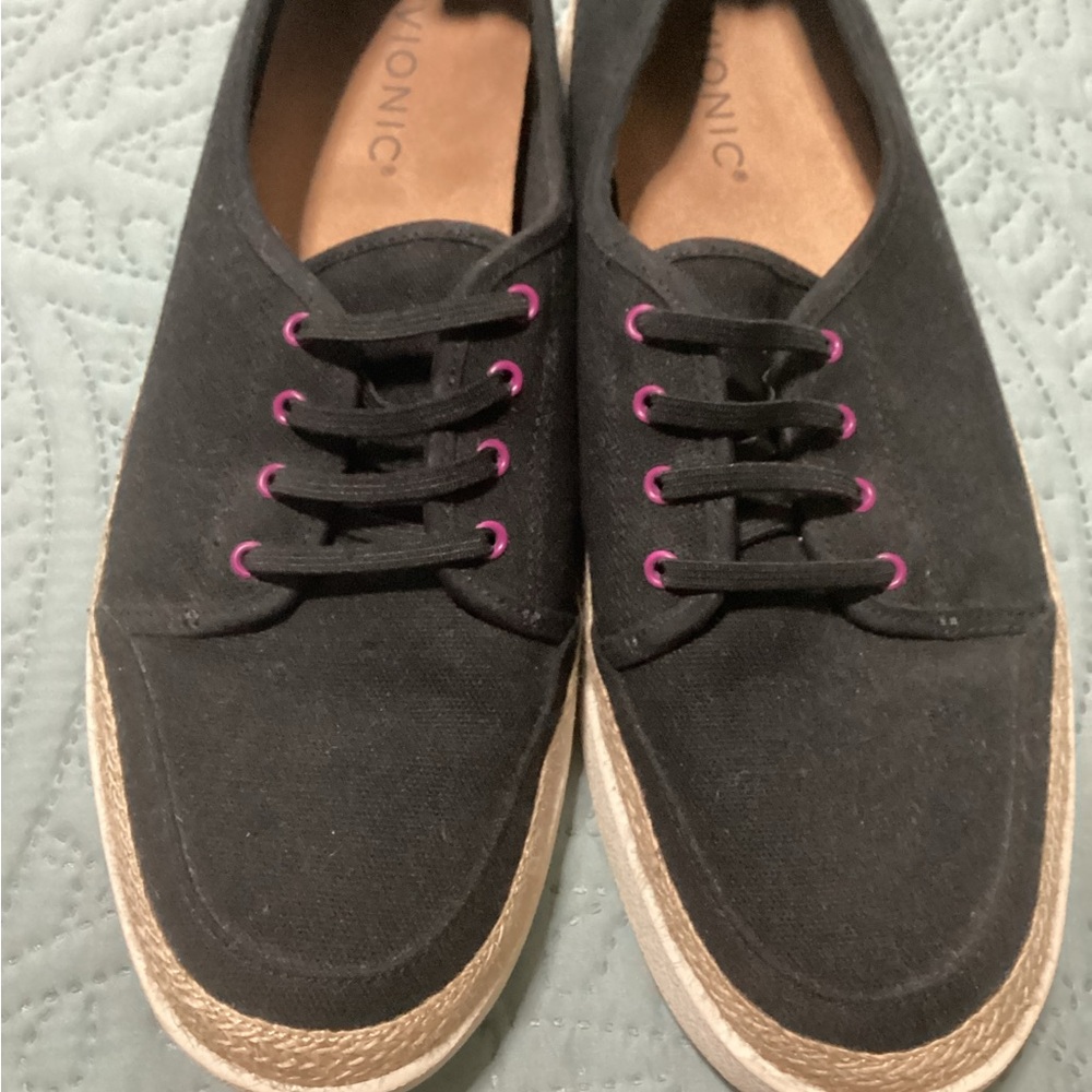 Vionic Black canvas sneaker with jute trim and purple accents.  Size 9.5